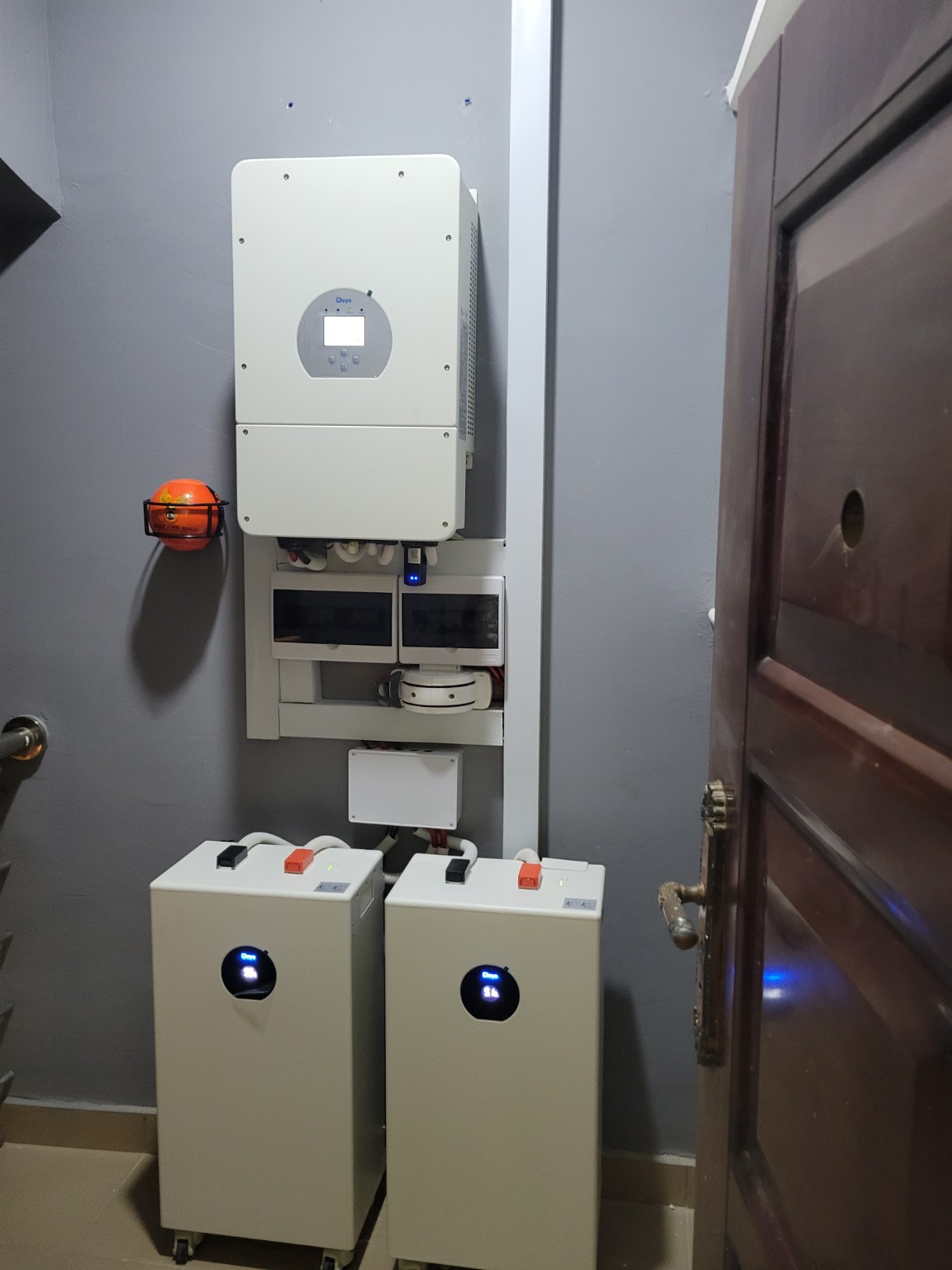 Deye inverter and battery installation