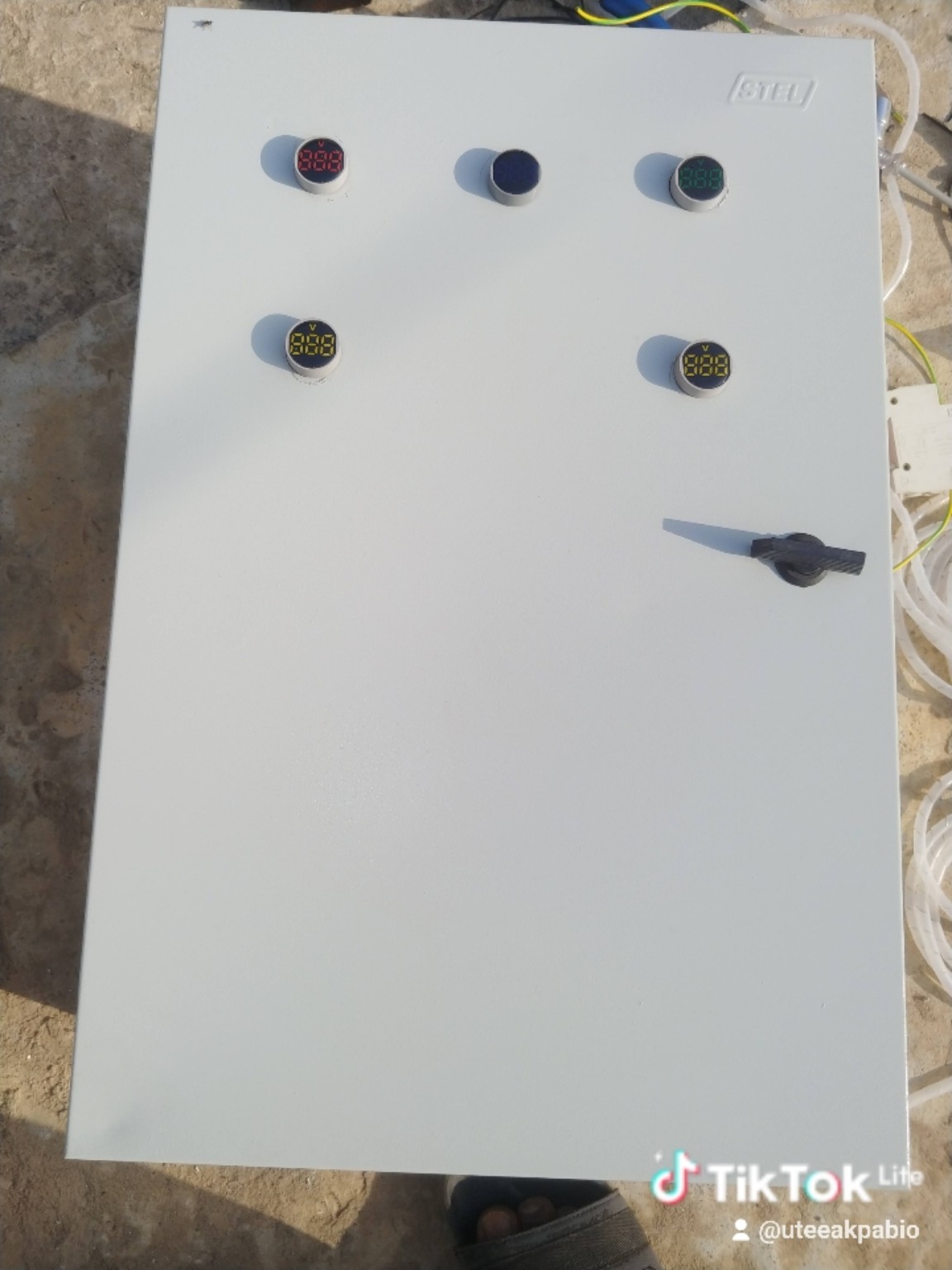 Electrical distribution/control cabinet